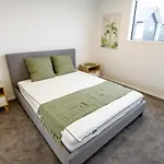 2 Bed Central Addington W/Park